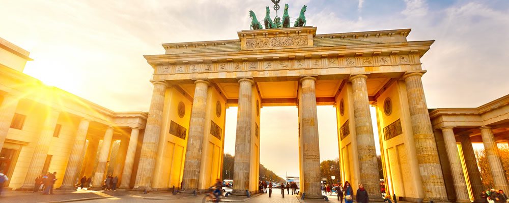 Brandenburg-gate-at-sunset-Berlin.jpg